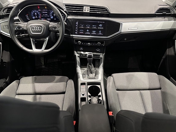 Audi Q3 12 of 19