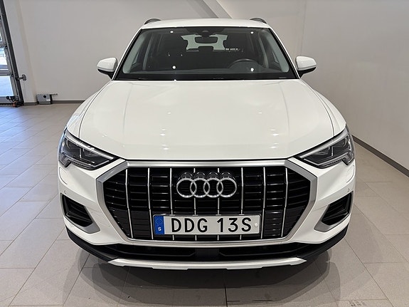 Audi Q3 2 of 19