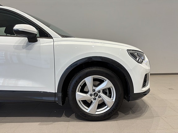 Audi Q3 3 of 19