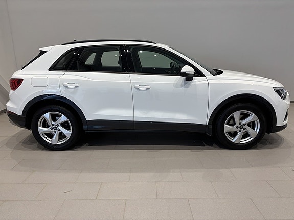 Audi Q3 4 of 19