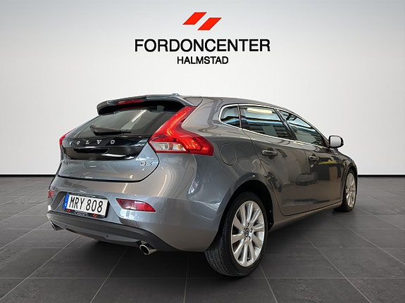 Volvo V40 4 of 5