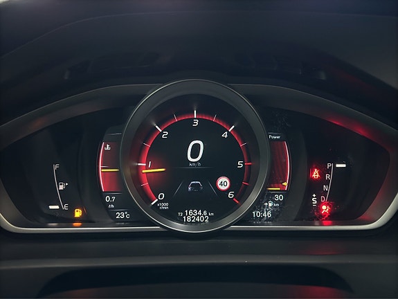 Volvo V40 12 of 26