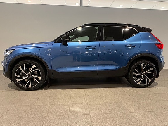 Volvo XC40 3 of 5