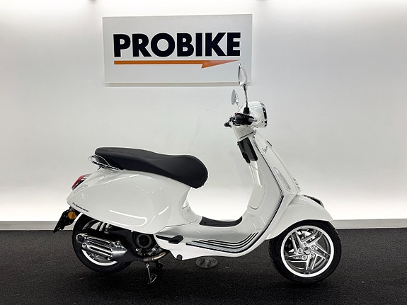 Vespa Primavera 50 Bianco Nu i butik!