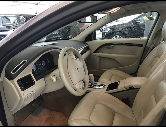 Volvo S80 3 of 4