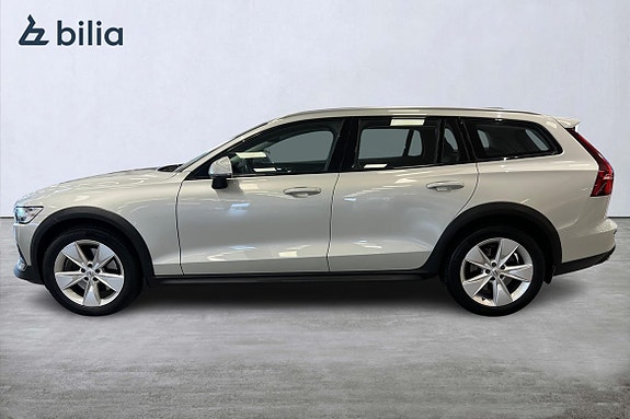Volvo V60 Cross Country 3 of 5