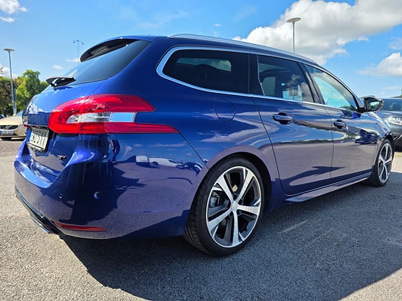 Peugeot 308 SW 4 of 5