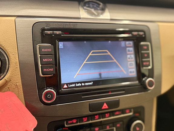 Volkswagen Passat 12 of 23