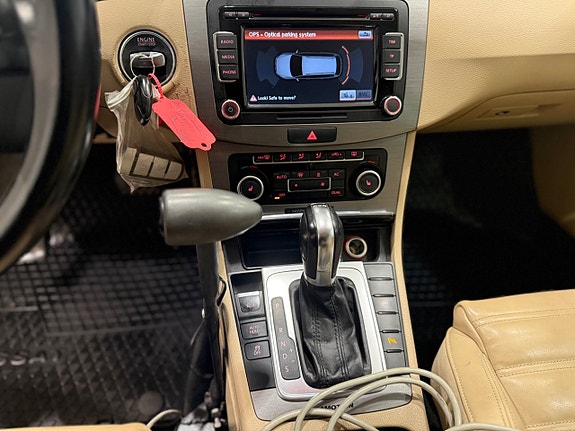 Volkswagen Passat 11 of 23