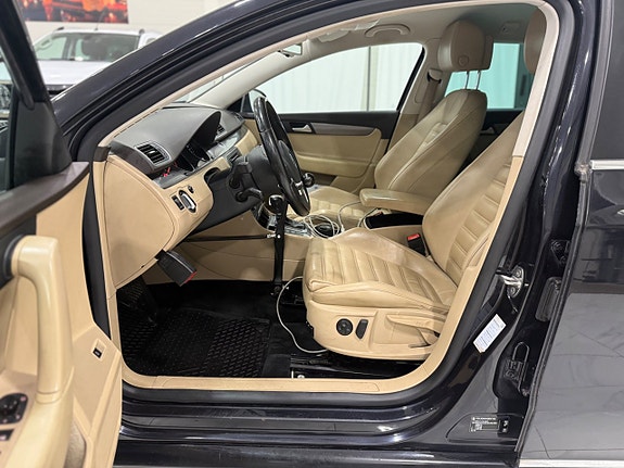 Volkswagen Passat 5 of 23