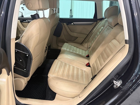 Volkswagen Passat 13 of 23