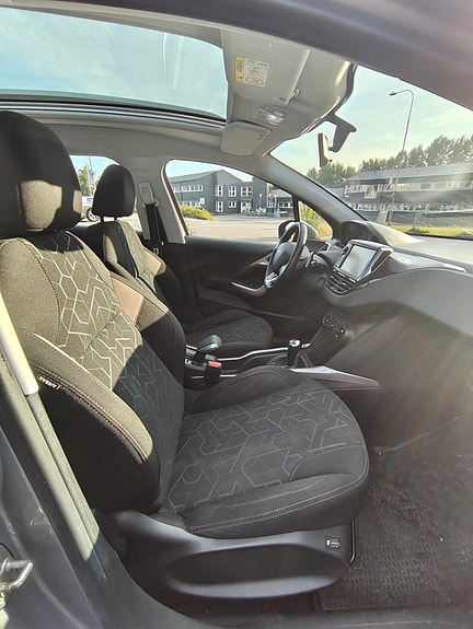 Peugeot 2008 6 of 9