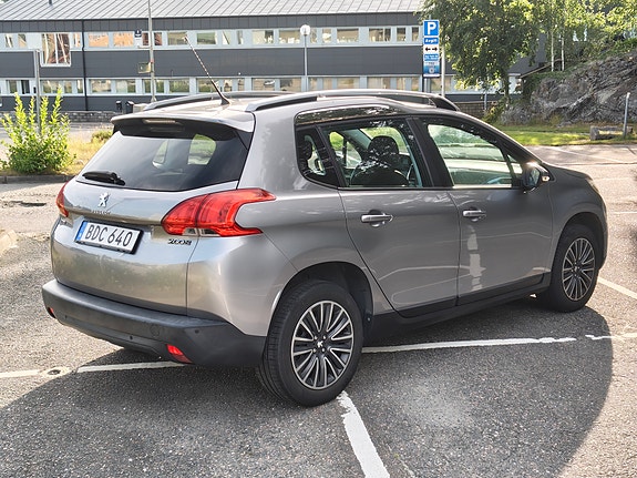 Peugeot 2008 2 of 9