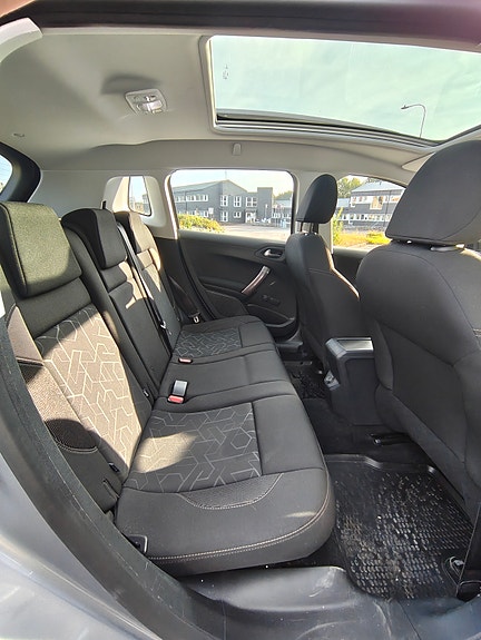 Peugeot 2008 7 of 9