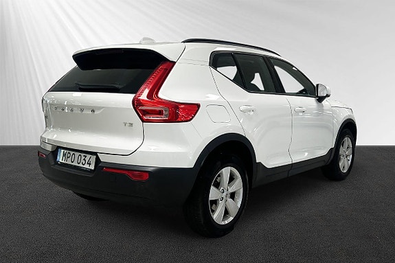 Volvo XC40 3 of 5