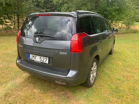 Peugeot 5008 2 of 5