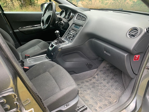 Peugeot 5008 3 of 5