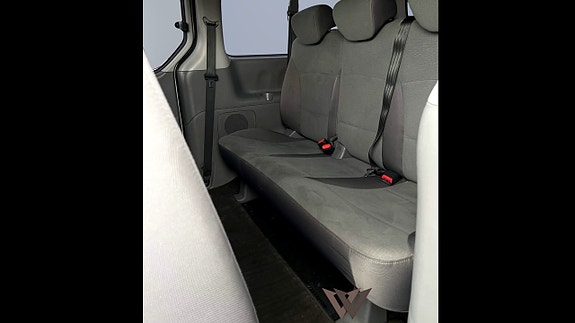 Hyundai H-1 11 of 16