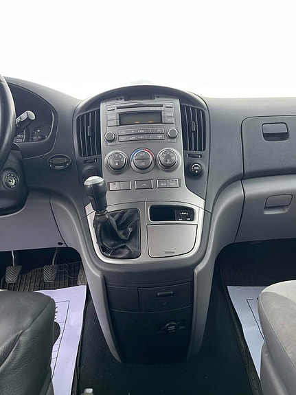 Hyundai H-1 9 of 16
