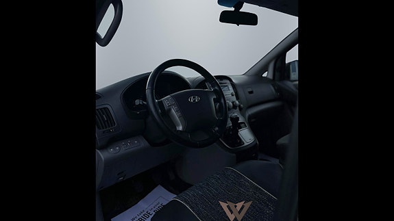 Hyundai H-1 8 of 16