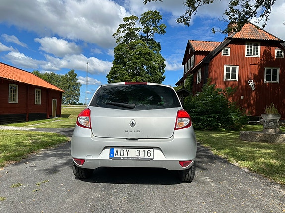 Renault Clio 2 of 6