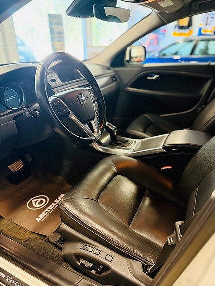 Volvo XC70 12 of 22