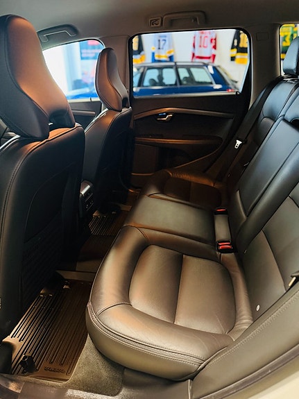 Volvo XC70 15 of 22