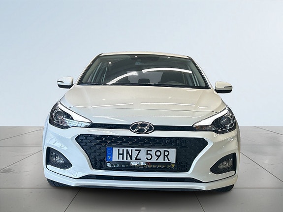 Hyundai i20 2 of 5