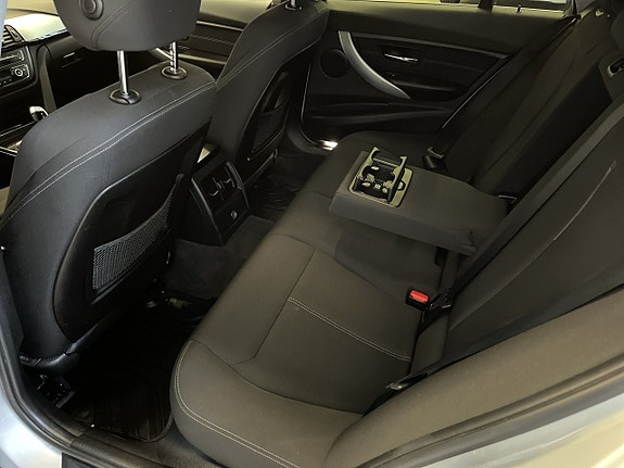 BMW 320d 13 of 28