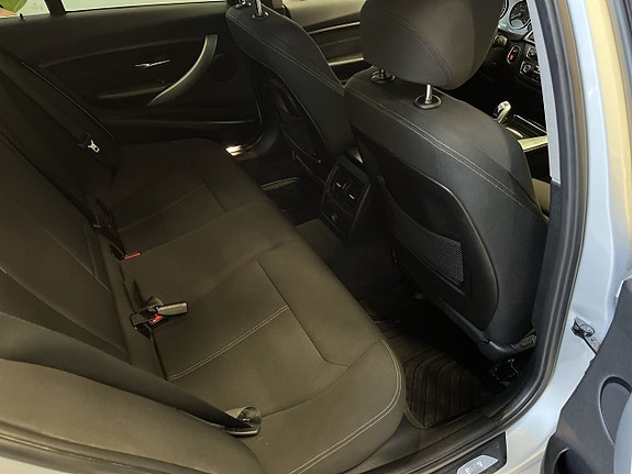 BMW 320d 14 of 28