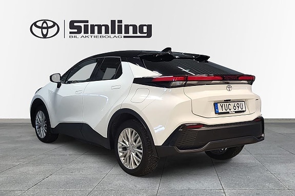 Toyota C-HR 3 of 5