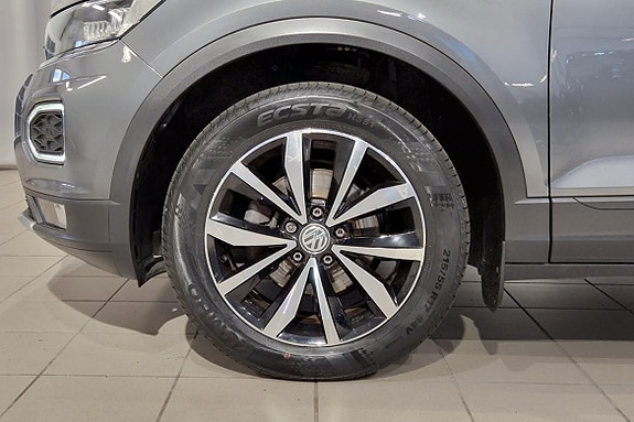 Volkswagen T-Roc 3 of 5