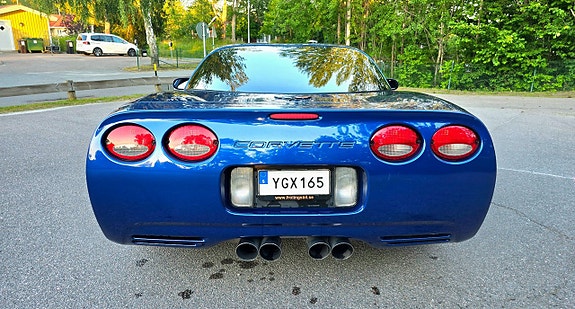 Chevrolet Corvette 4 of 5