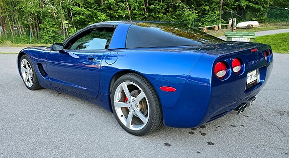 Chevrolet Corvette 3 of 5