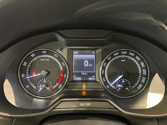 Skoda Octavia Scout 10 of 16