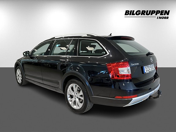 Skoda Octavia Scout 6 of 16