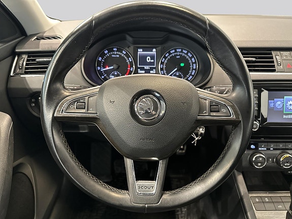 Skoda Octavia Scout 13 of 16