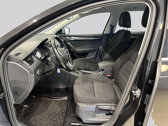 Skoda Octavia Scout 8 of 16