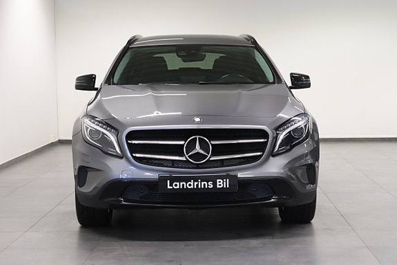 Mercedes-Benz GLA200 d 2 of 5