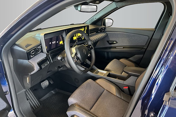 Renault 5 E-Tech 10 of 13
