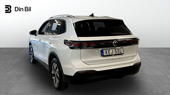 Volkswagen Tiguan 3 of 5