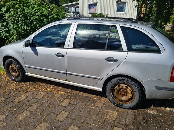 Skoda Fabia 2 of 5