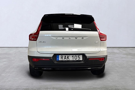 Volvo XC40 4 of 5