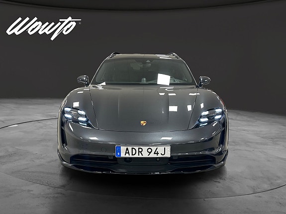 Porsche Taycan Cross Turismo 2 of 5