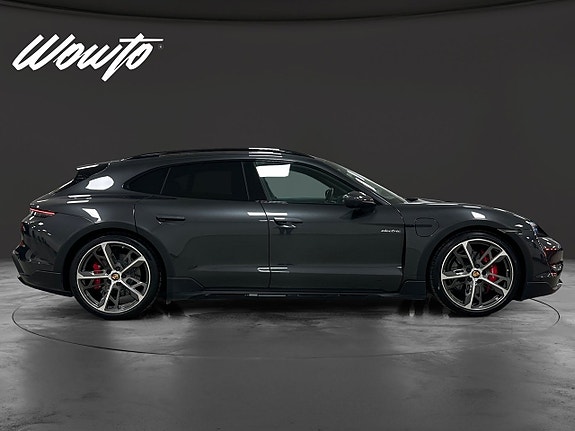 Porsche Taycan Cross Turismo 3 of 5