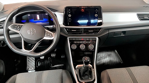 Volkswagen T-Roc 10 of 13