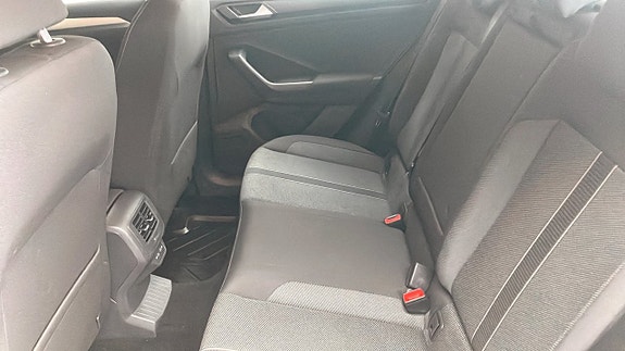 Volkswagen T-Roc 11 of 13
