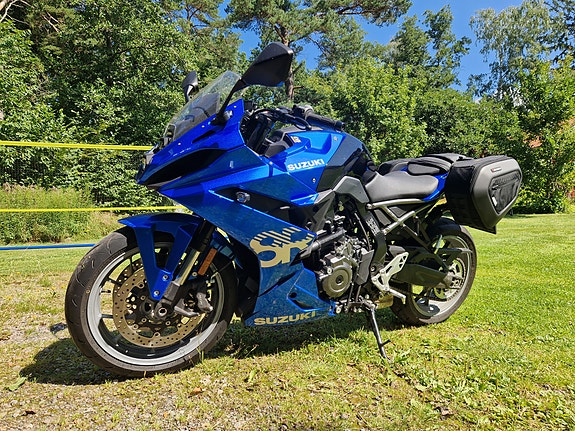 Suzuki GSX-8R 2 of 4