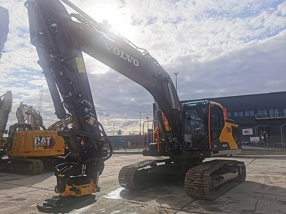 Volvo EC 250 EL 2 of 15