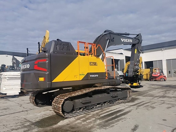 Volvo EC 250 EL 14 of 15